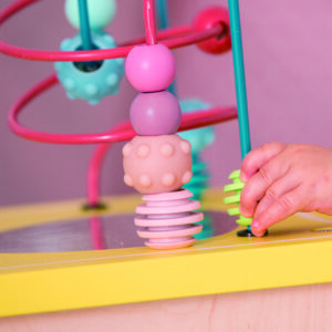 99f5ad7cd664d5a8bfa082570fdda43a Развивающий куб Hape лабиринт, головоломки 11