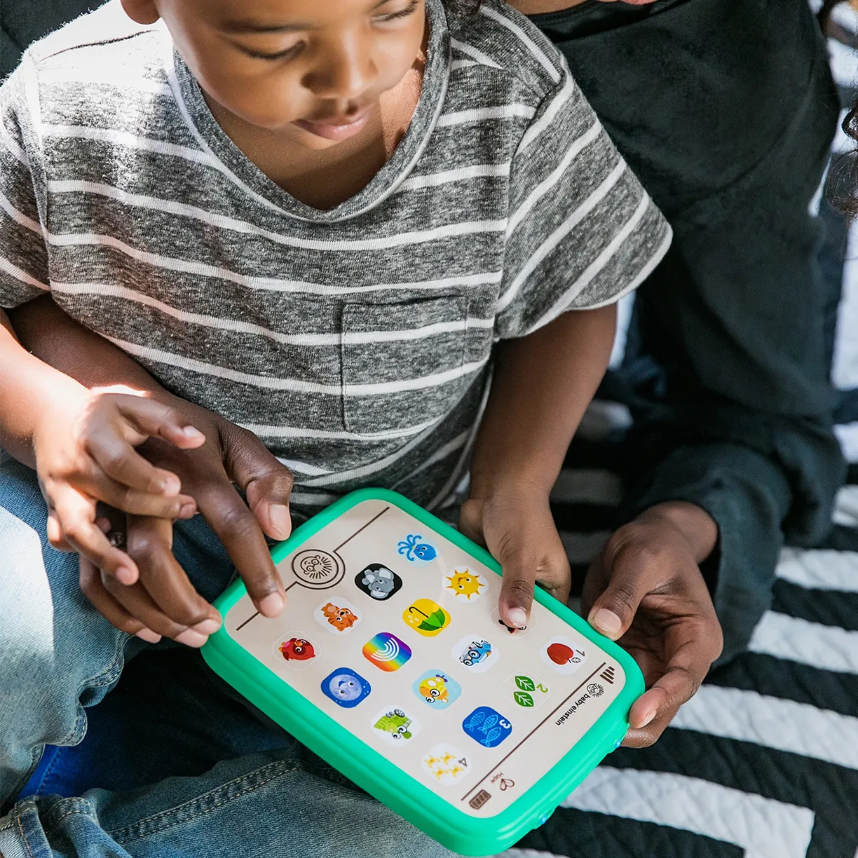 Музыкальная игрушка Hape развивающая, сенсорная "Планшет" 4