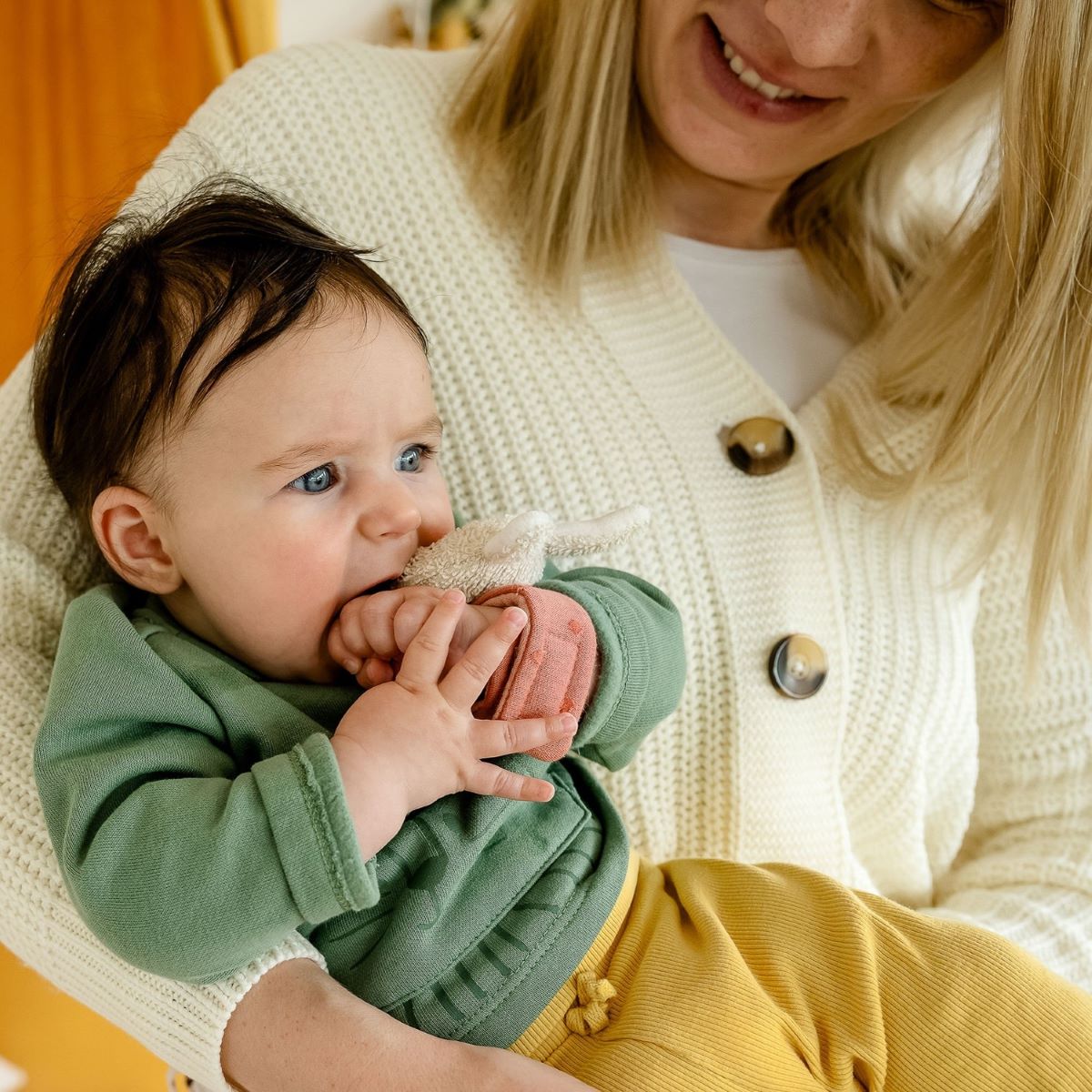 048377_44 Браслет-погремушка FEHN Зайка fehnNATUR 2