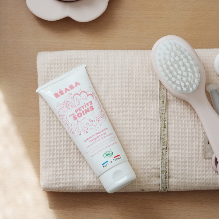 1546137_4206477 Органический крем для лица и тела со сладким миндальным маслом, 100мл./CREME HYDRATANTE BIO 100ML RU 2