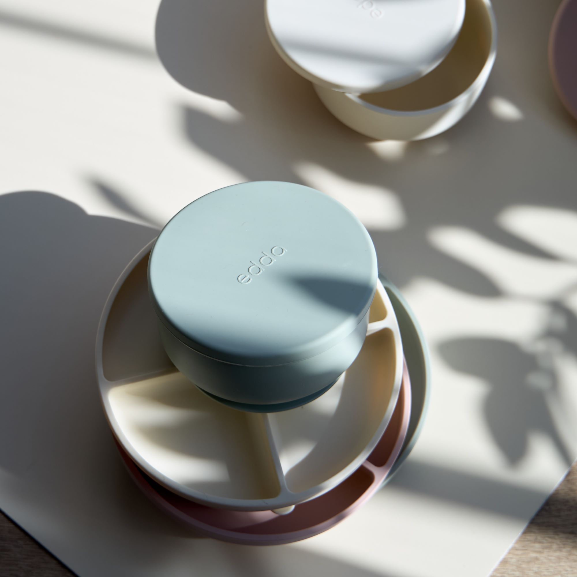 7 (6) Силиконовая миска на присоске с крышкой Edda, Мимоза 2