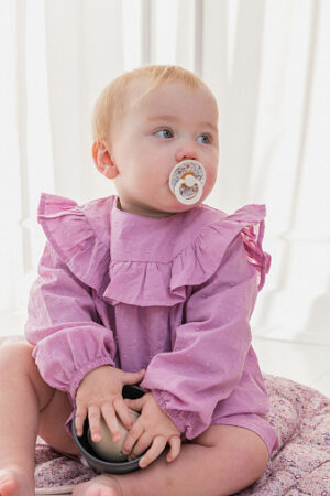 BIBS_SS23_Liberty_Model_7 Набор пустышек латексных BIBS Liberty Colour Symmetrical, 2 шт. - Eloise, 6+ мес. 5