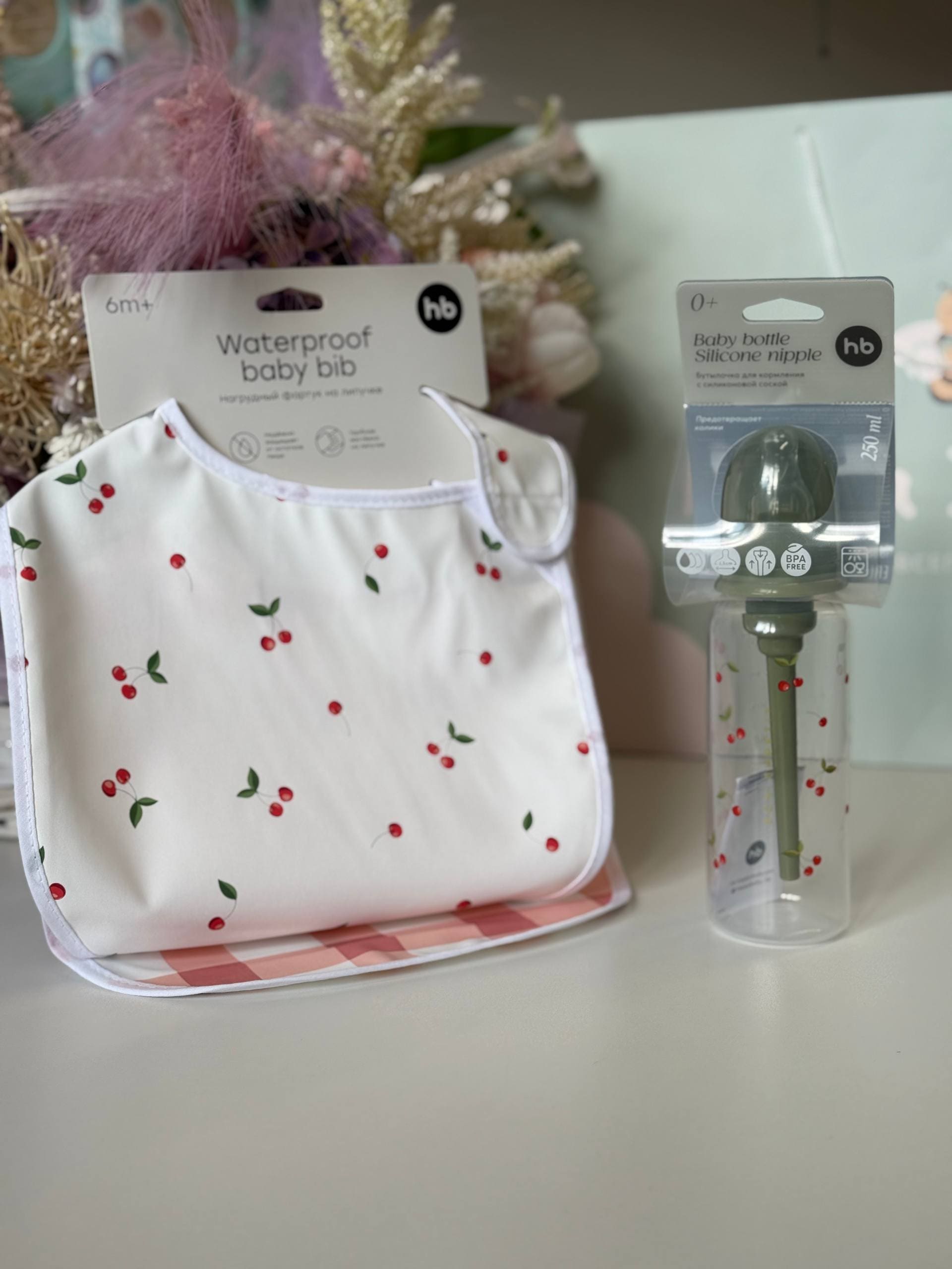 Бутылочка Happy Baby для кормления с силиконовой соской 250 мл. 1 нагрудный фартук и бутылочка