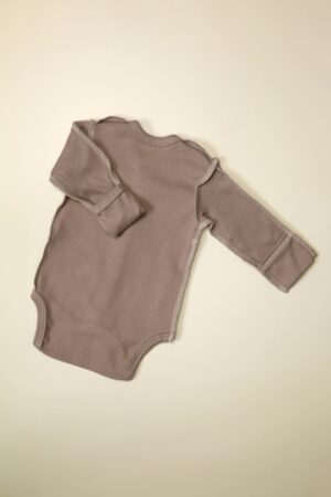 Bodi MATUSHKIN prjamaja zastezhka, dlinnyj rukav, shvy naruzhu,interlok-lapsha(5) Боди MATUSHKIN прямая застежка, длинный рукав, швы наружу,интерлок-лапша, цвет капучино