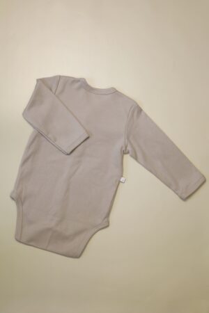 Bodi MATUSHKIN prjamaja zastezhka, dlinnyj rukav, shvy vnutr' ,interlok-lapsha(4) Боди MATUSHKIN прямая застежка, длинный рукав, швы внутрь, интерлок-лапша, цвет серо-бежевый