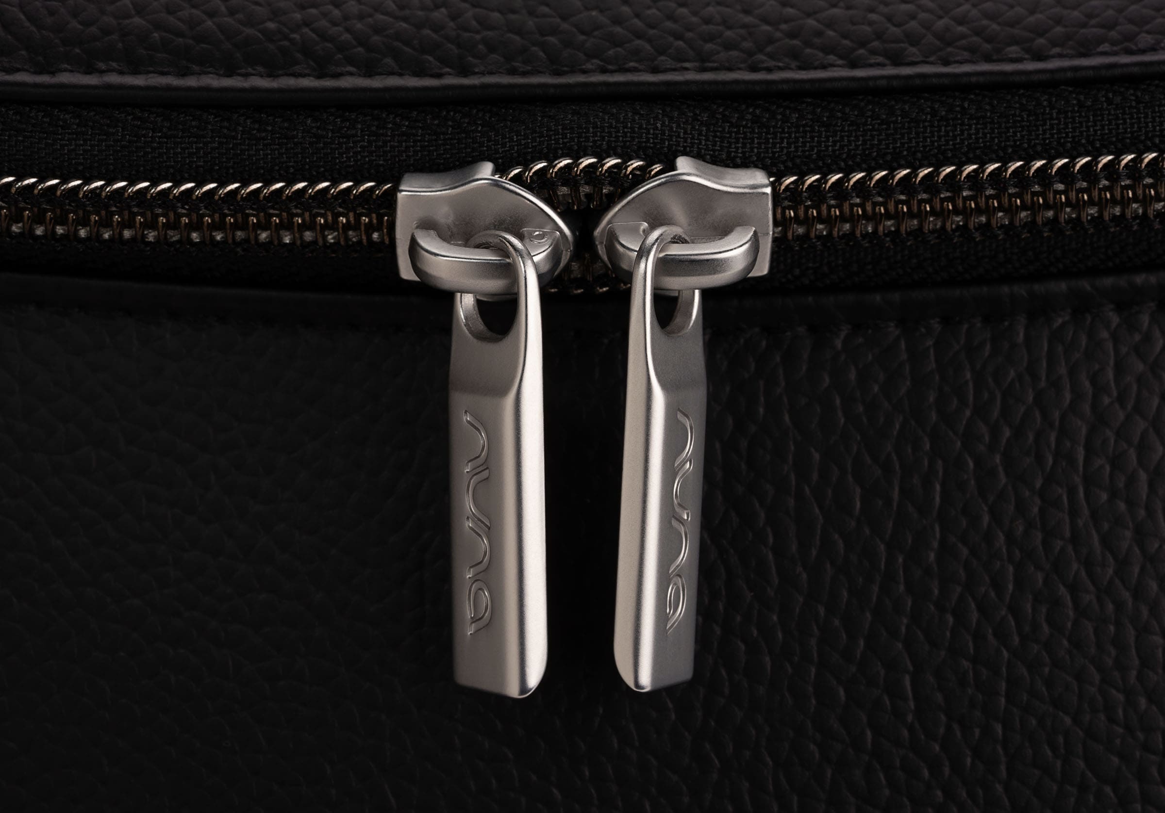 Cумка Nuna ESSENTIAL BMW 6 Cумка Nuna ESSENTIAL BMW